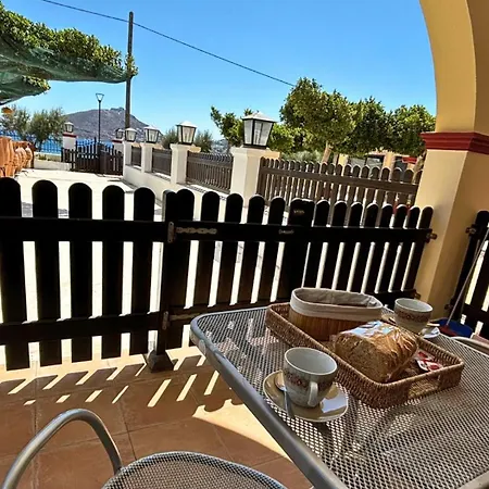 דירה Palatino Seaside Retreat, אלינדה