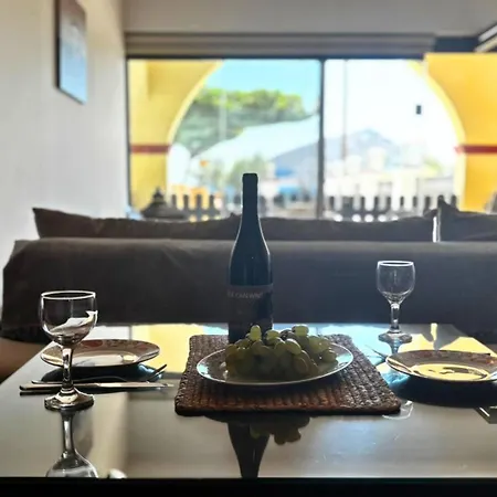 Palatino Seaside Retreat, * 알린다
